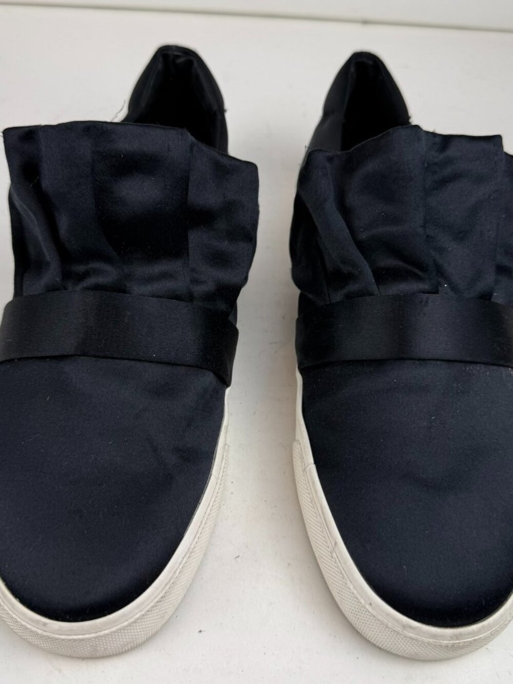 Women's Louise et Cie Black Satin Slip On Ruffle Sneakers Shoes Size 8.5 M